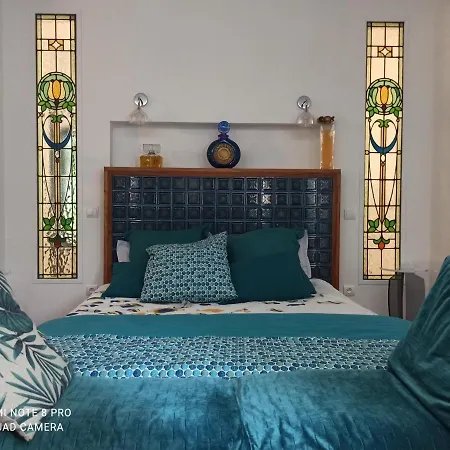 Alojamento de Acomodação e Pequeno-almoço D'hôtes La Grenade Bleue 4*