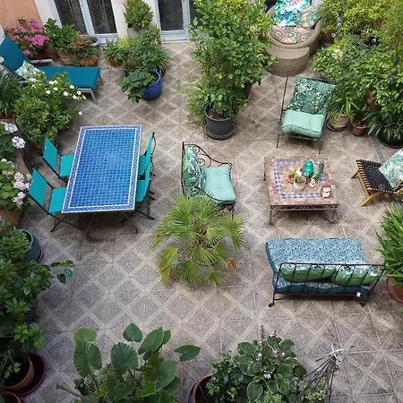 Alojamento de Acomodação e Pequeno-almoço D'hôtes La Grenade Bleue 4*