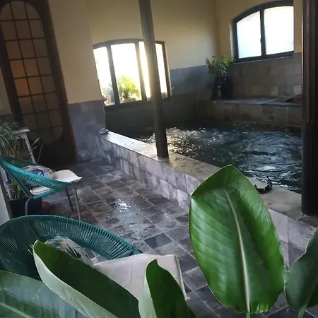 D'hotes La Grenade Bleue Bed & Breakfast Pons