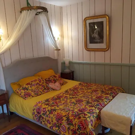 D'hôtes La Grenade Bleue Alojamento de Acomodação e Pequeno-almoço 4*