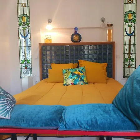 Alojamento de Acomodação e Pequeno-almoço D'hôtes La Grenade Bleue 4*