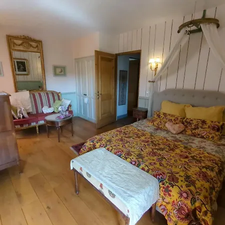 D'hotes La Grenade Bleue Bed & Breakfast *