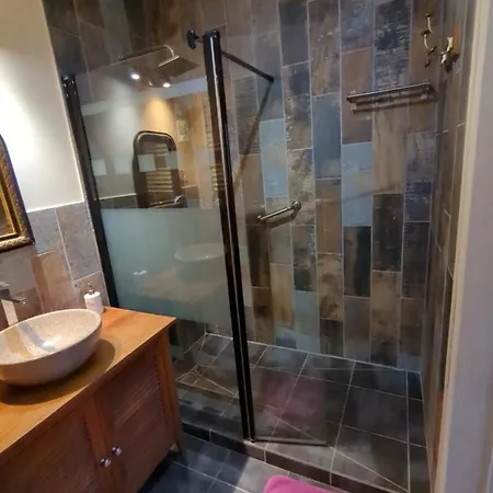 D'hôtes La Grenade Bleue Alojamento de Acomodação e Pequeno-almoço 4*