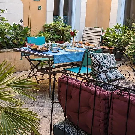 D'hôtes La Grenade Bleue 4*