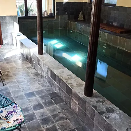 D'hotes La Grenade Bleue Bed & Breakfast Pons