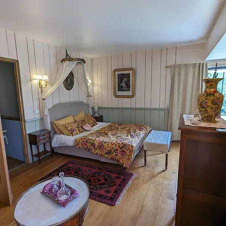 D'hotes La Grenade Bleue Bed & Breakfast
