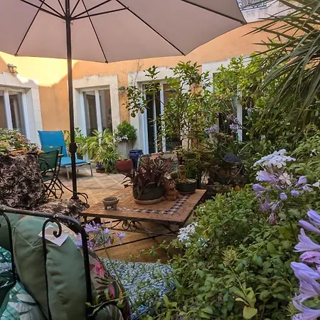 D'hotes La Grenade Bleue Bed & Breakfast