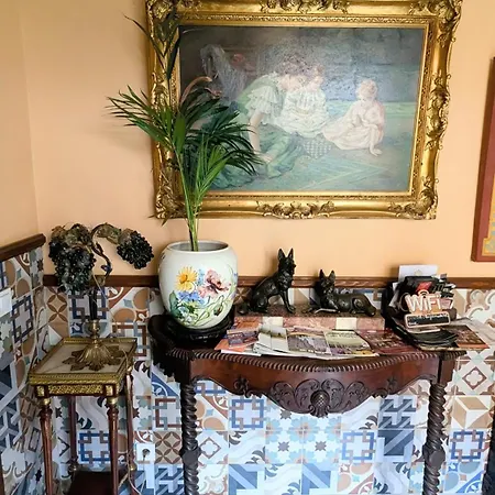 D'hotes La Grenade Bleue Bed & Breakfast 4*