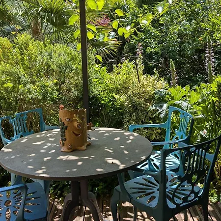 D'hotes La Grenade Bleue Bed & Breakfast 4*