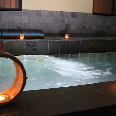 D'hôtes La Grenade Bleue Alojamento de Acomodação e Pequeno-almoço