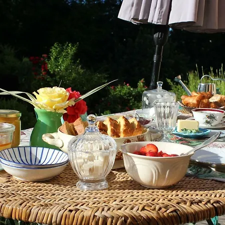 Alojamento de Acomodação e Pequeno-almoço D'hôtes La Grenade Bleue 4*