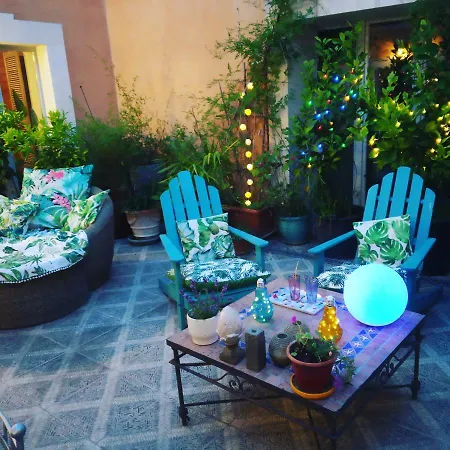 D'hotes La Grenade Bleue Bed & Breakfast *