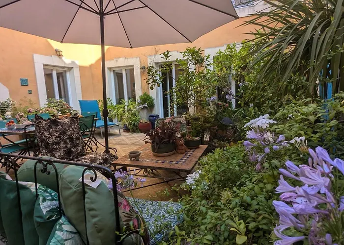 D'hotes La Grenade Bleue B&B